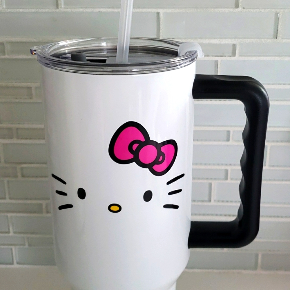 NWT Hello Kitty 40oz Tumbler